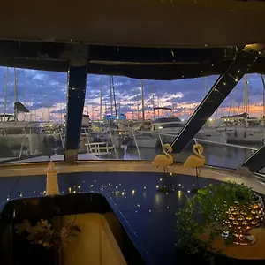 https://panaby-house-boat.palermohotels.org